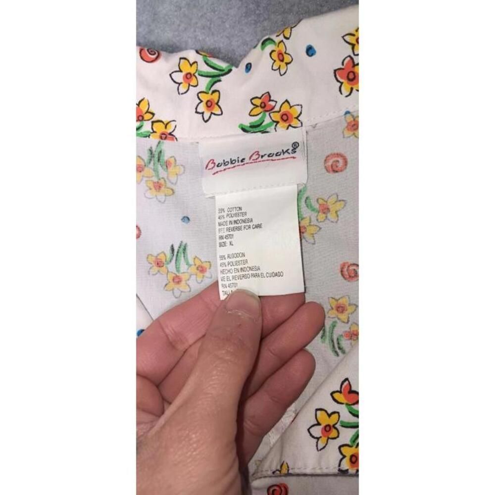 Bobbie Brooks Sleeveless Button Up Blouse Womens Size XL White Floral And Swirls - Picture 2 of 11